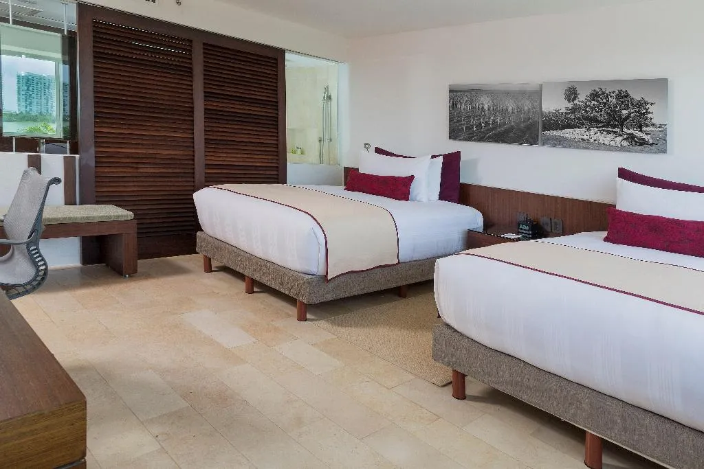 QUADRUPLE CLASSIC WITH VIEWS Room, InterContinental Presidente Cancun Resort, Cancun Area