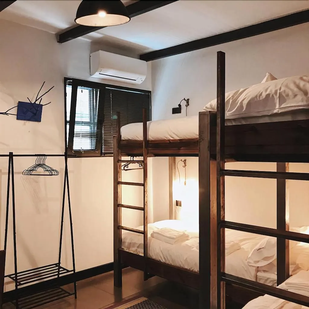 Room, Lanave, Madrid