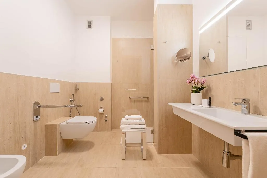 DOUBLE SUPERIOR Room, Hotel Raffaello, Milan