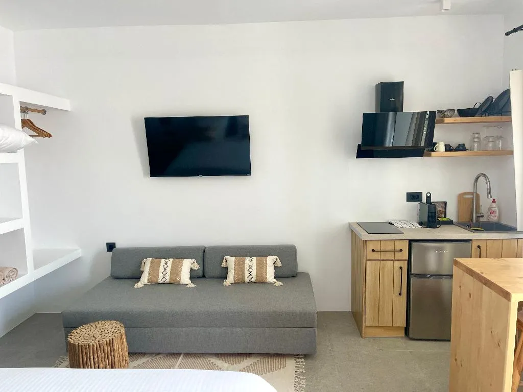 SUITE DELUXE POOL VIEW Room, Mykonos Dot Suites, Mykonos