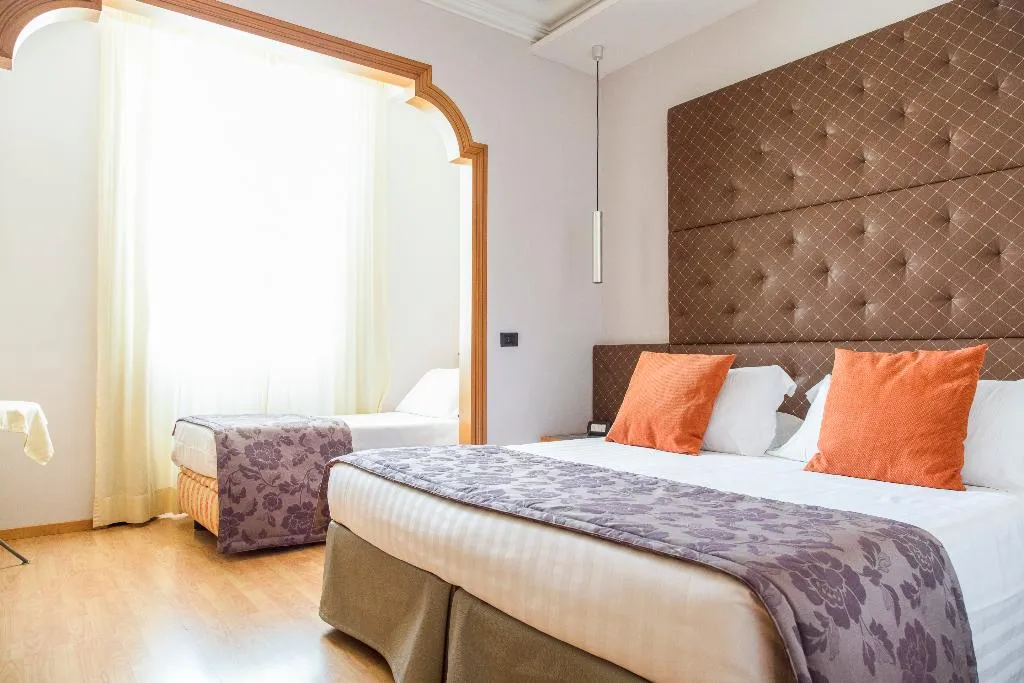 QUADRUPLE WITH VIEWS Room, Giolli Nazionale, Rome