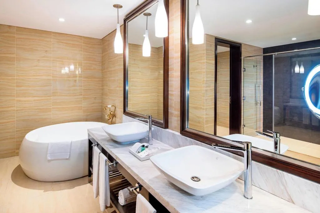 Room, Four Points by Sheraton Sharjah, Dubai