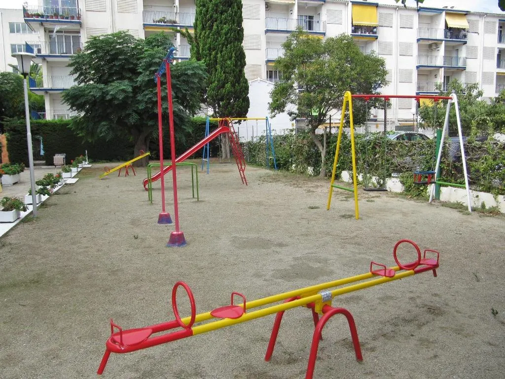 Sports and Entertainment, Corcega, Costa Dorada