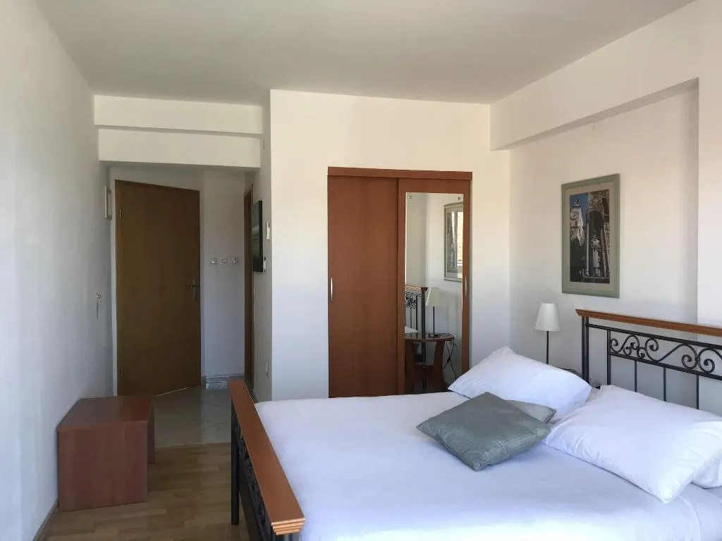 Room, Pink Inn, Split