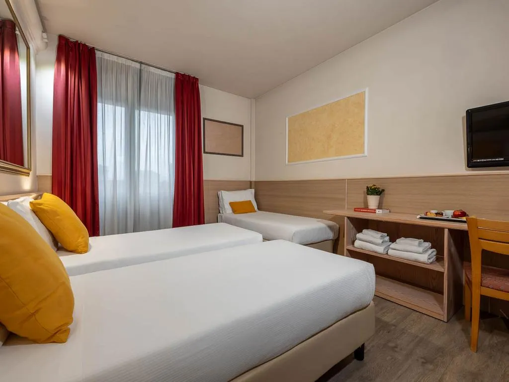 TRIPLE STANDARD Room, iH Hotels Milano St. John, Milan