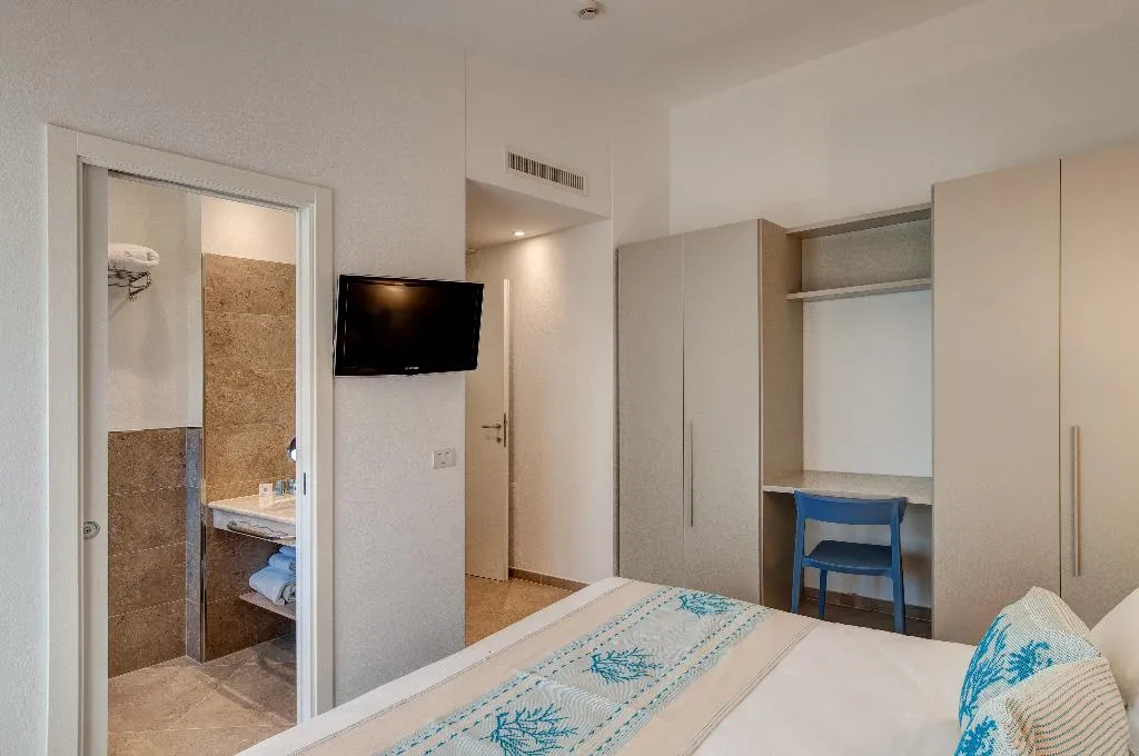 BUNGALOW CAPACITY 6 Room, Cormoran Hotel & Residence, Cagliari