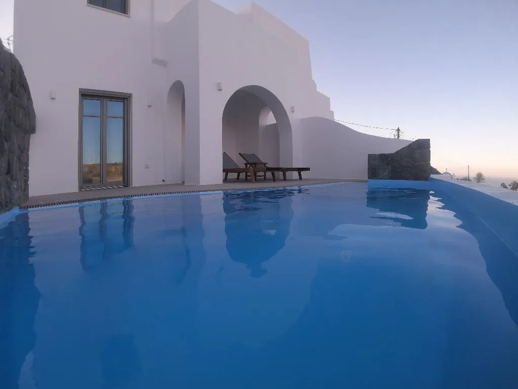 SUITE WITH PRIVATE POOL Room, Amphitrite Suites Santorini, Santorini