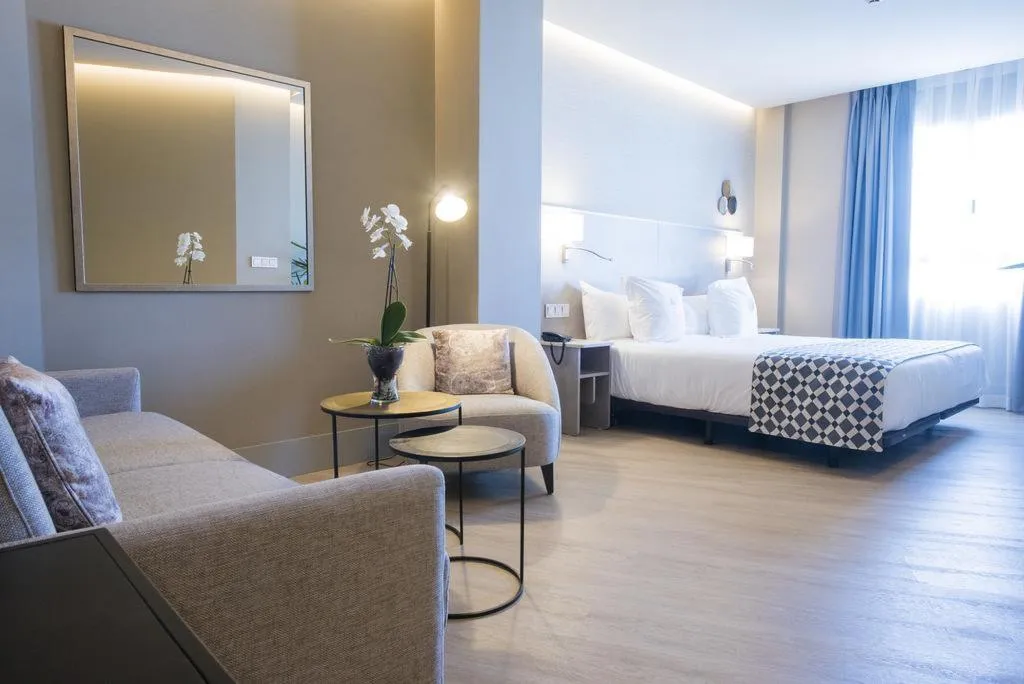 JUNIOR SUITE STANDARD Room, America Sevilla, Seville