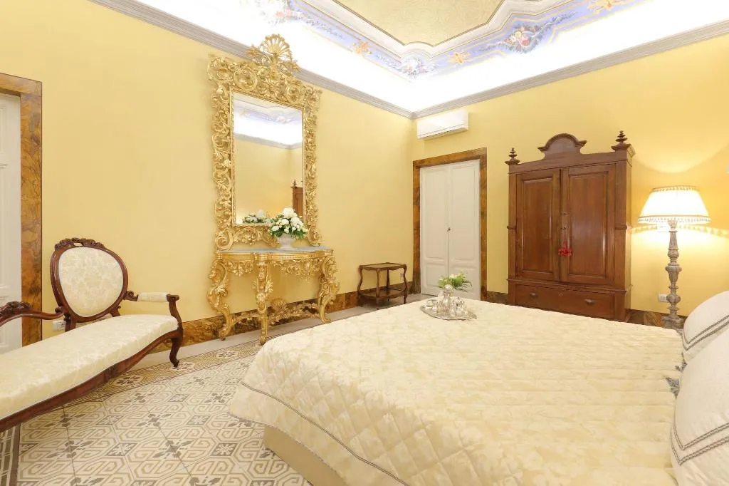 Room, Piazza Pitti Palace, Florence