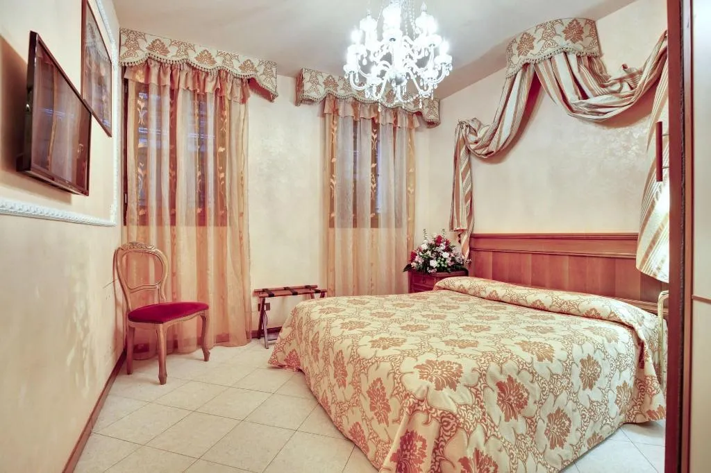 Room, Locanda Antico Fiore, Venice