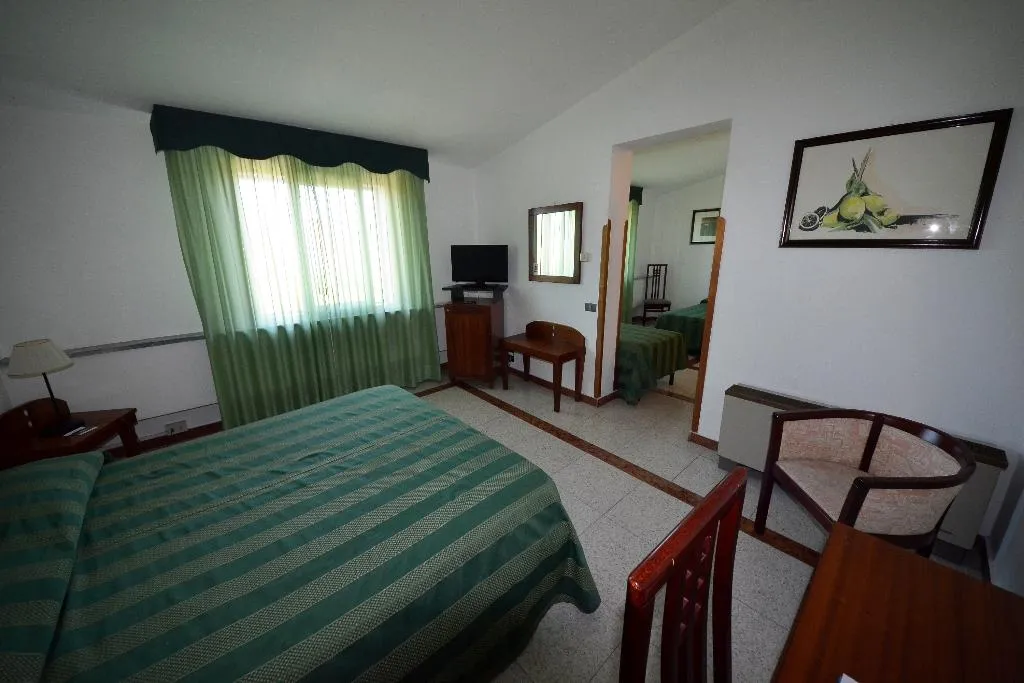 QUADRUPLE ECONOMY Room, Villa D'Amato, Palermo