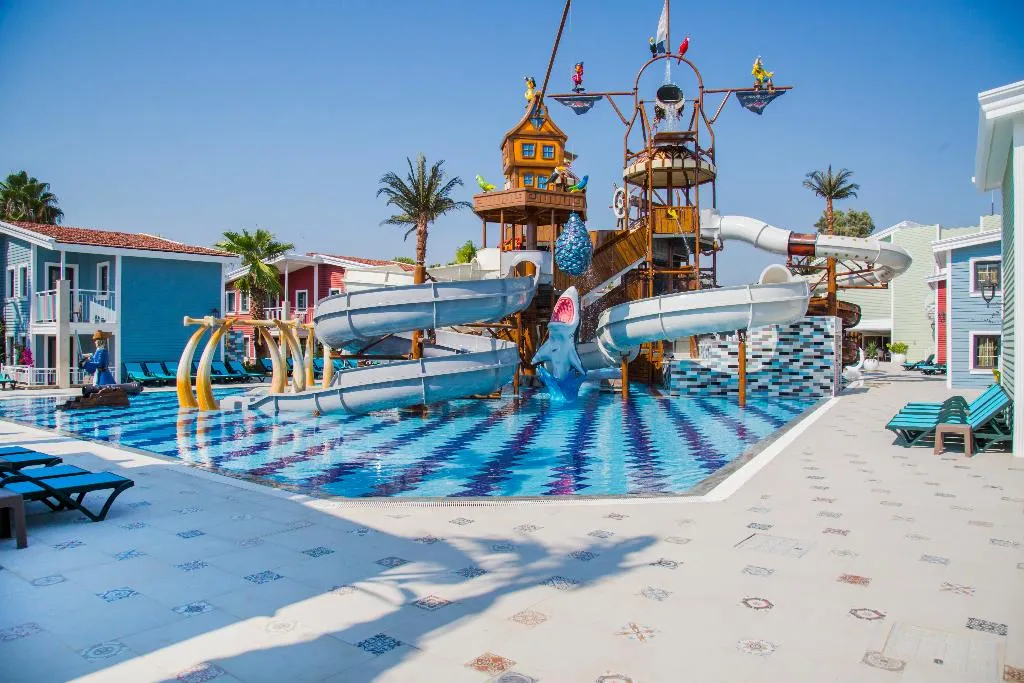 Pool, Crystal World Of Colours Comfort Collection, Antalya