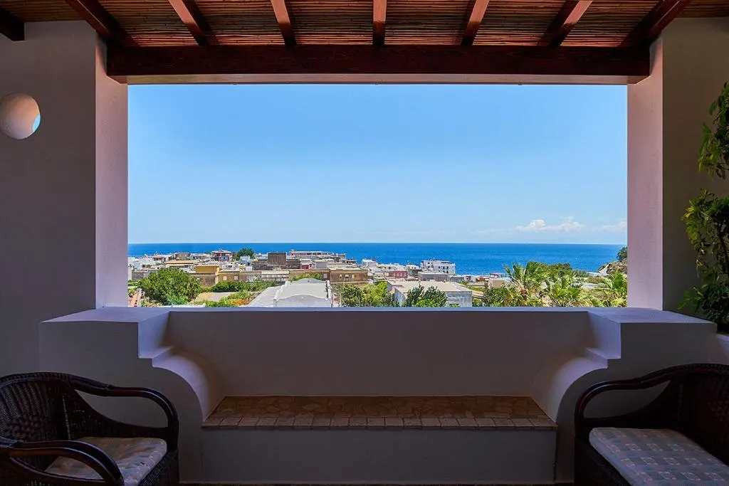 Terrace, Tritone, Catania