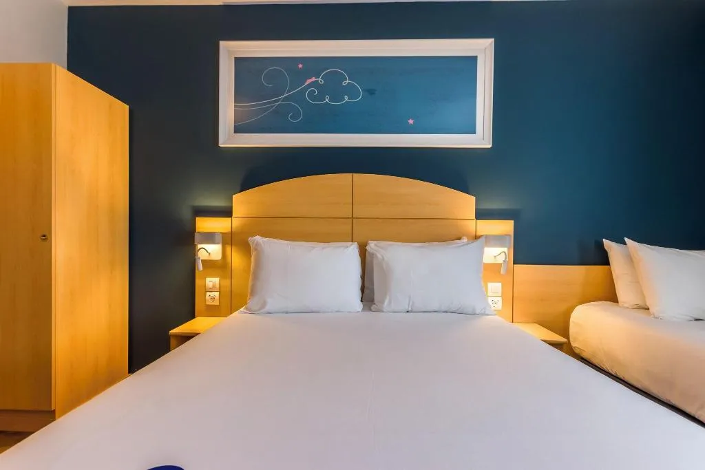 TRIPLE STANDARD Room, Travelodge Madrid Alcala de Henares, Madrid
