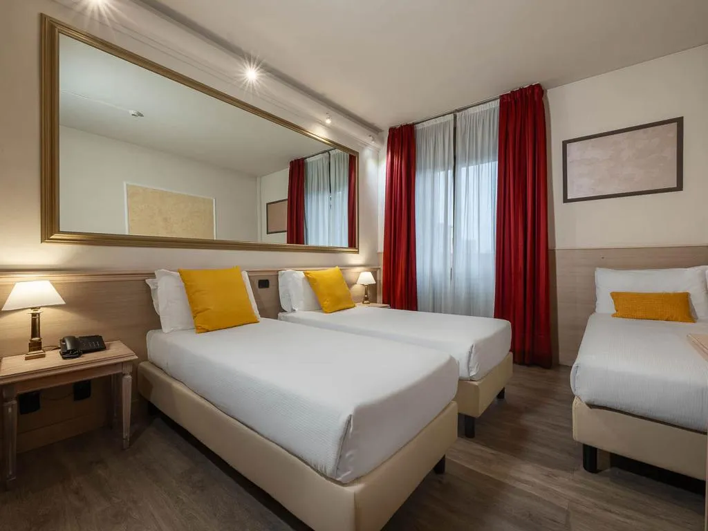 TRIPLE STANDARD Room, iH Hotels Milano St. John, Milan