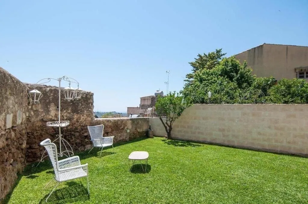 General view, Intalloi, Catania