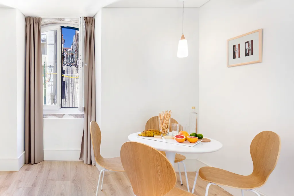 STUDIO DELUXE Room, Lisbon Serviced Apartments - Ascensor da Bica, Lisbon