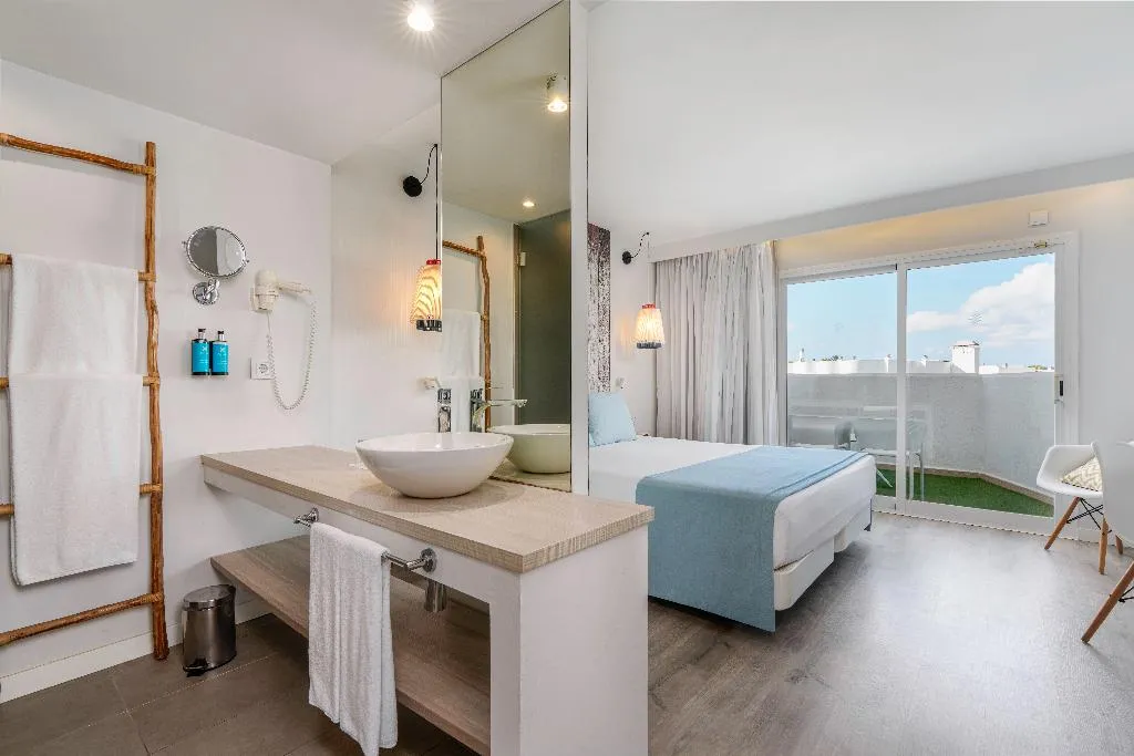 Double or Twin SUPERIOR SEA VIEW Room, Aluasoul Mallorca Resort - Adults Only, Majorca