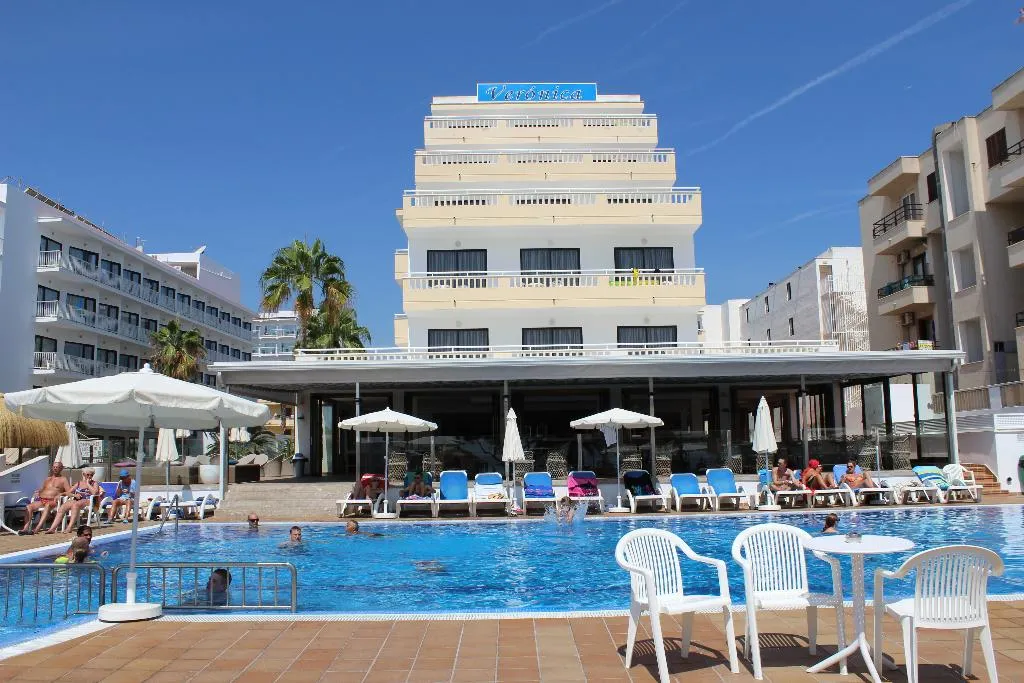 Pool, R2 Veronica, Majorca