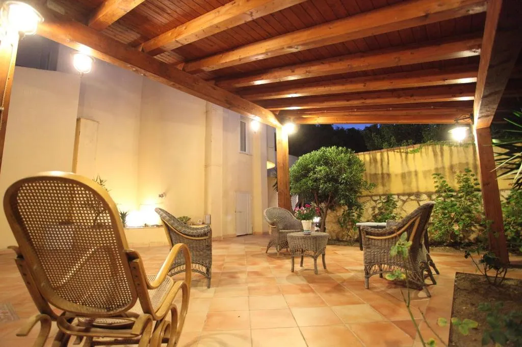 Terrace, B&B Villa Maiolica, Catania