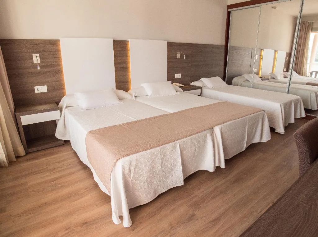 TRIPLE SEA VIEW Room, Seramar Comodoro Playa, Majorca