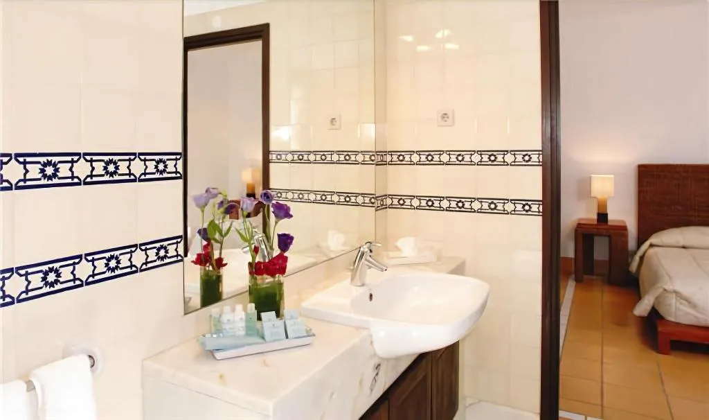 Room, Pine Cliffs Village & Golf Suites, Algarve