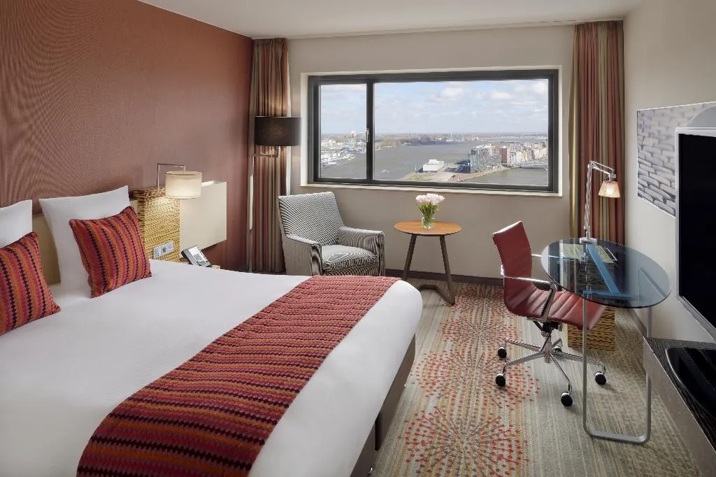 DOUBLE EXECUTIVE KING BED Room, Movenpick Hotel Amsterdam City Centre, Amsterdam