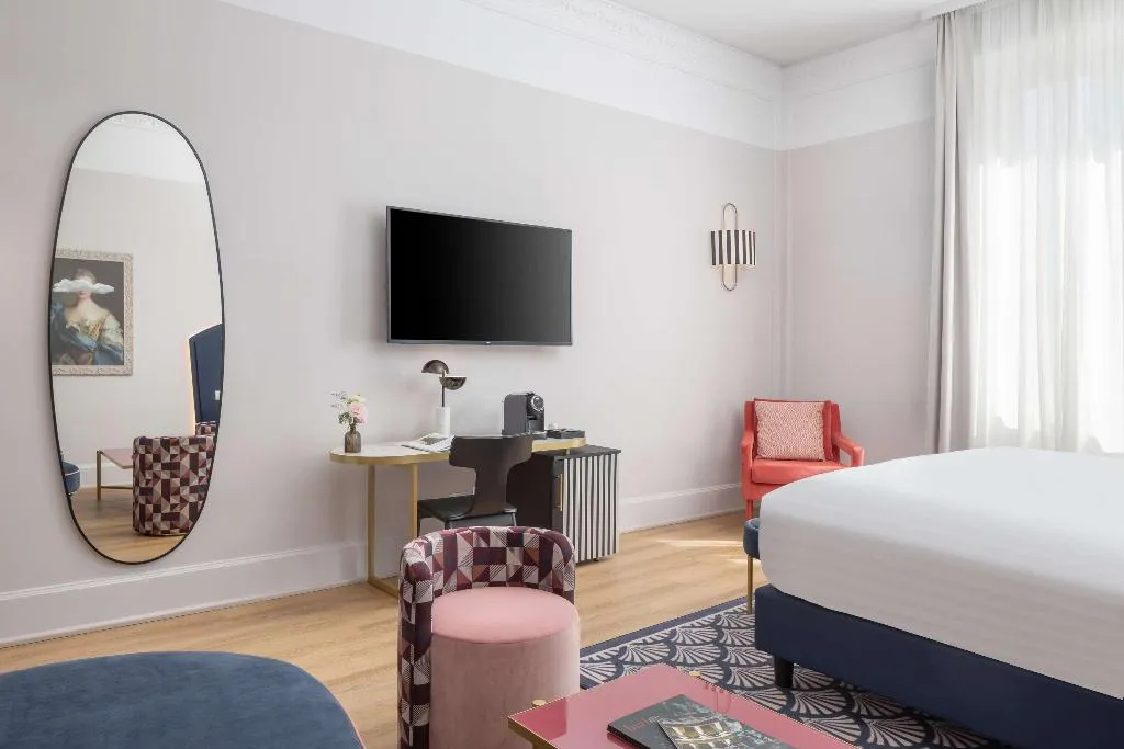 JUNIOR SUITE KING SIZE BED Room, Anglo American Hotel Florence, Curio Collection, Florence