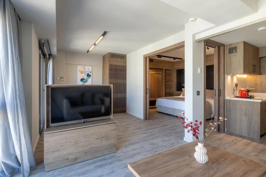 Room, Athens 507, Athens