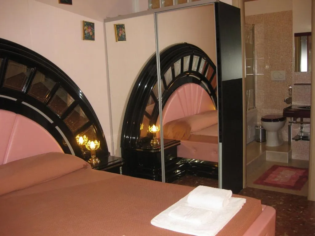 Room, B&B Beauty Moon, Rome