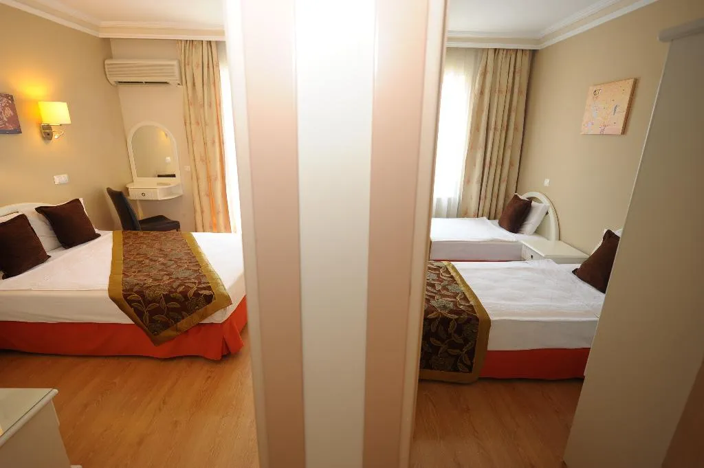 FAMILY ROOM STANDARD Room, Suite Laguna, Antalya