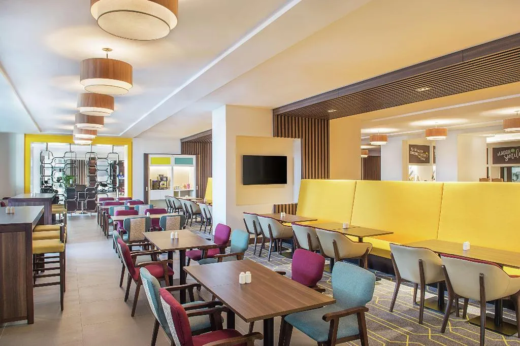 Restaurant, Hampton by Hilton Dubai Airport, Dubai