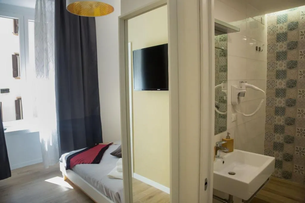 Room, Napolinn B&B, Naples