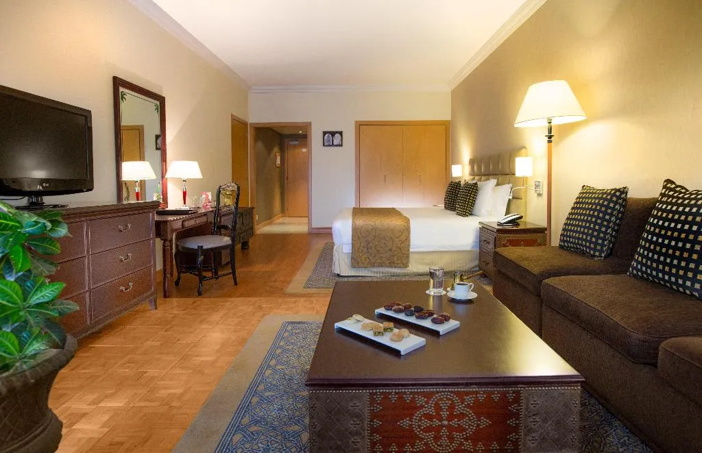 JUNIOR SUITE STANDARD Room, Millennium Plaza Downtown Suites exCrowne Plaza Ap, Dubai