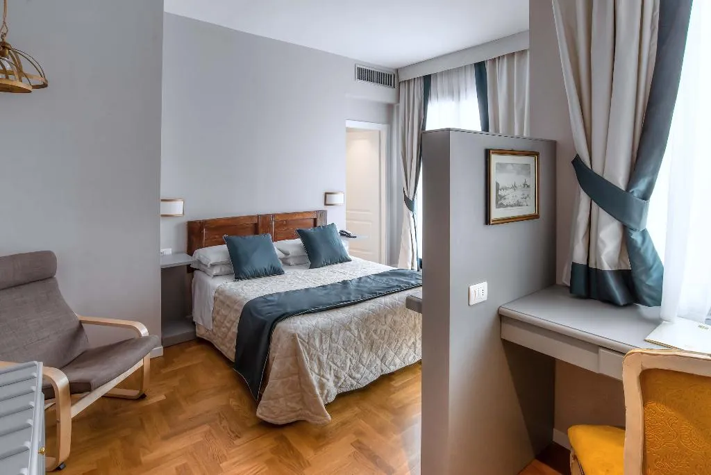 SUITE CITY VIEW Room, Machiavelli Palace, Florence