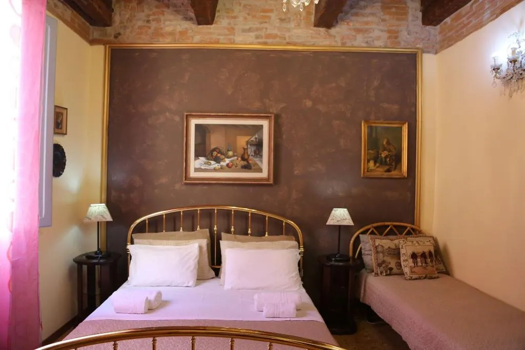 Room, Riverbanks, Florence