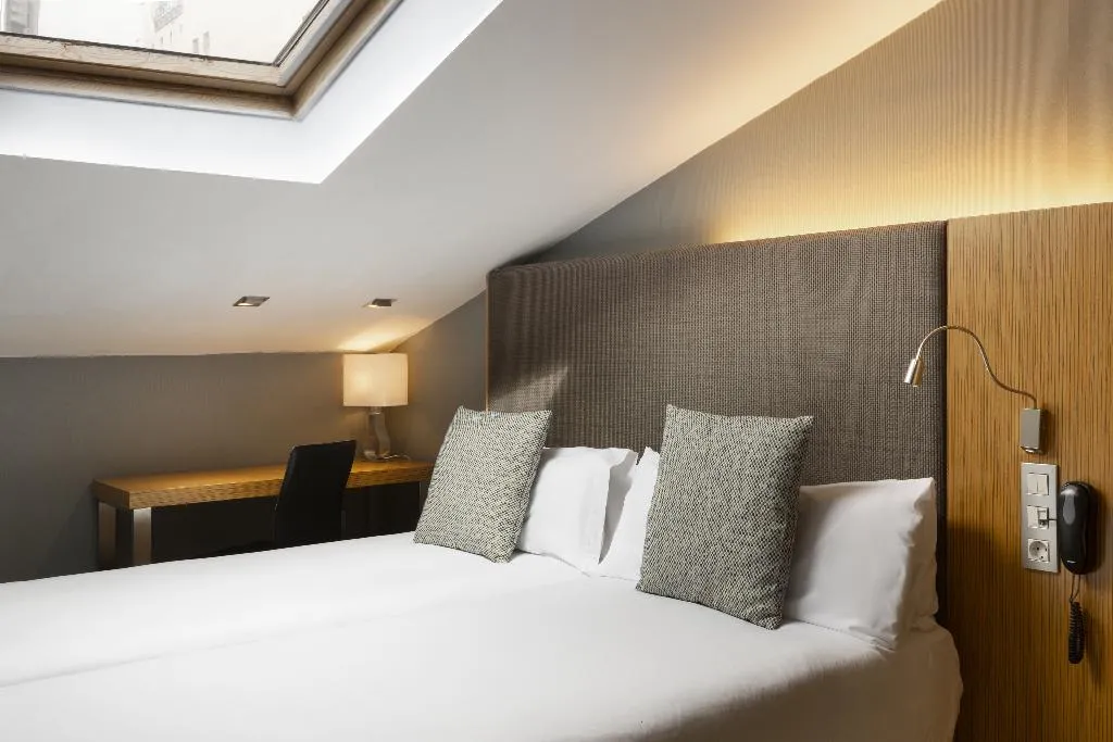 DOUBLE STANDARD Room, Petit Palace Tres Cruces Spain, Madrid