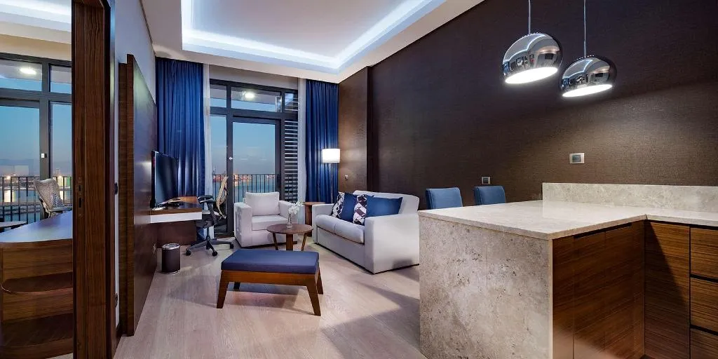 SUITE SEA VIEW KING BED Room, Hilton Garden Inn Izmir Bayrakli, Izmir