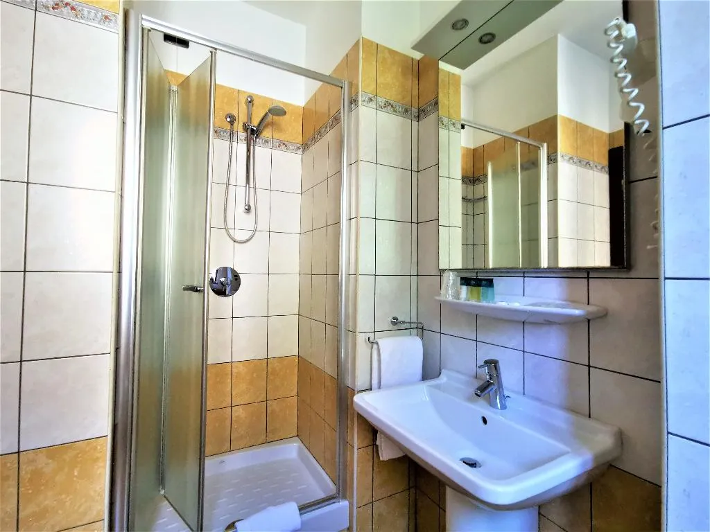 TWIN STANDARD Room, Hotel Venini, Milan