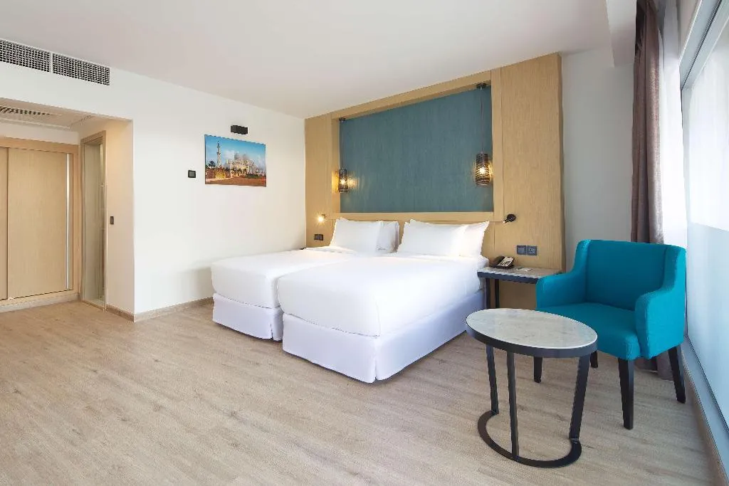 Double or Twin STANDARD Room, Occidental Sharjah Grand, Dubai