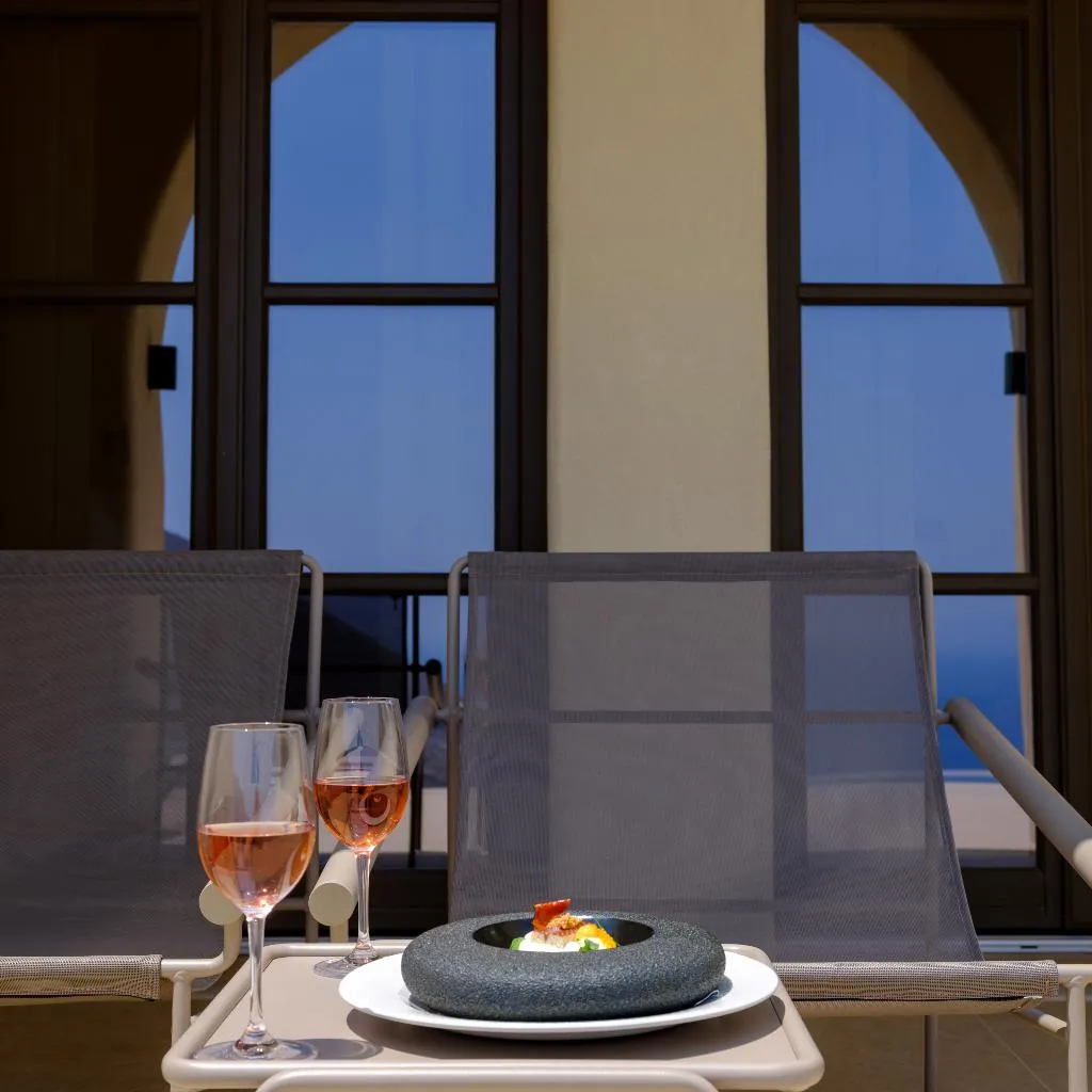 SUITE SUPERIOR WITH PRIVATE POOL Room, Elessa Hotel, Santorini