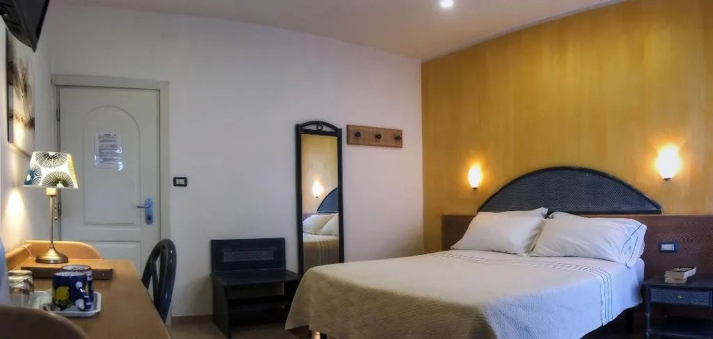 Room, Garden Hotel, Naples