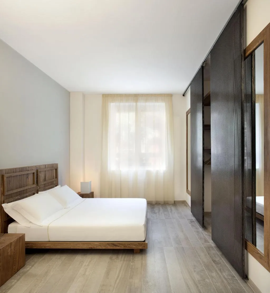 Room, La Chambre Milano, Milan