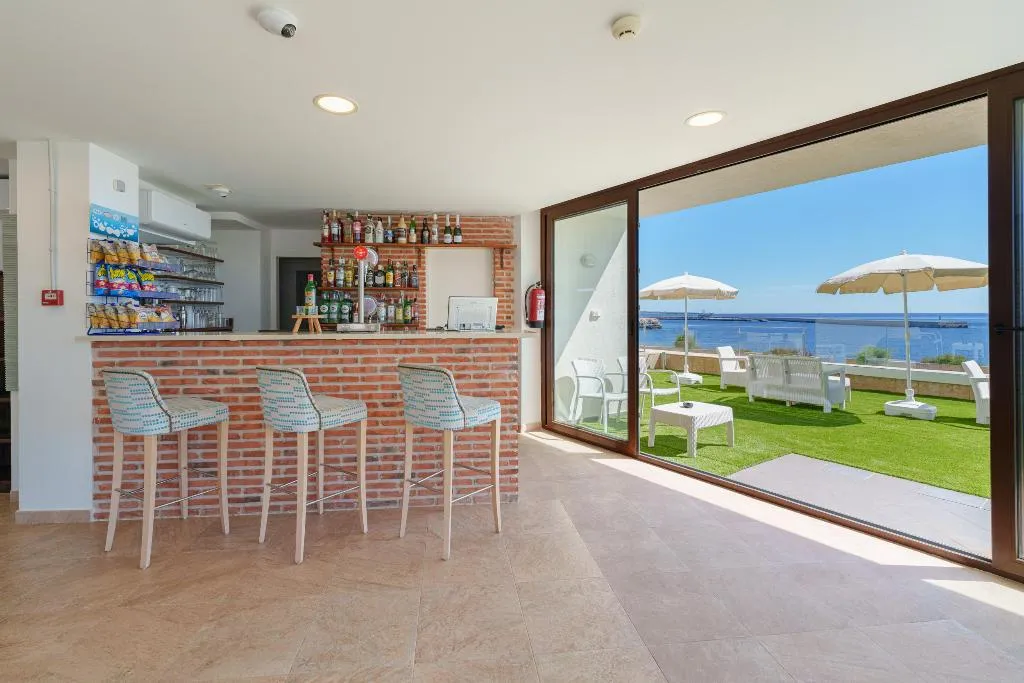 Bar, Caprice Skyline Aparthotel, Menorca