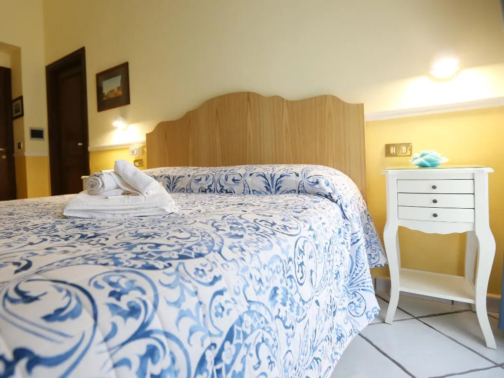 DOUBLE STANDARD Room, Santa Lucia 50, Naples