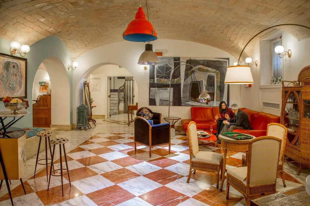 Lobby, Emona Aquaeductus, Naples