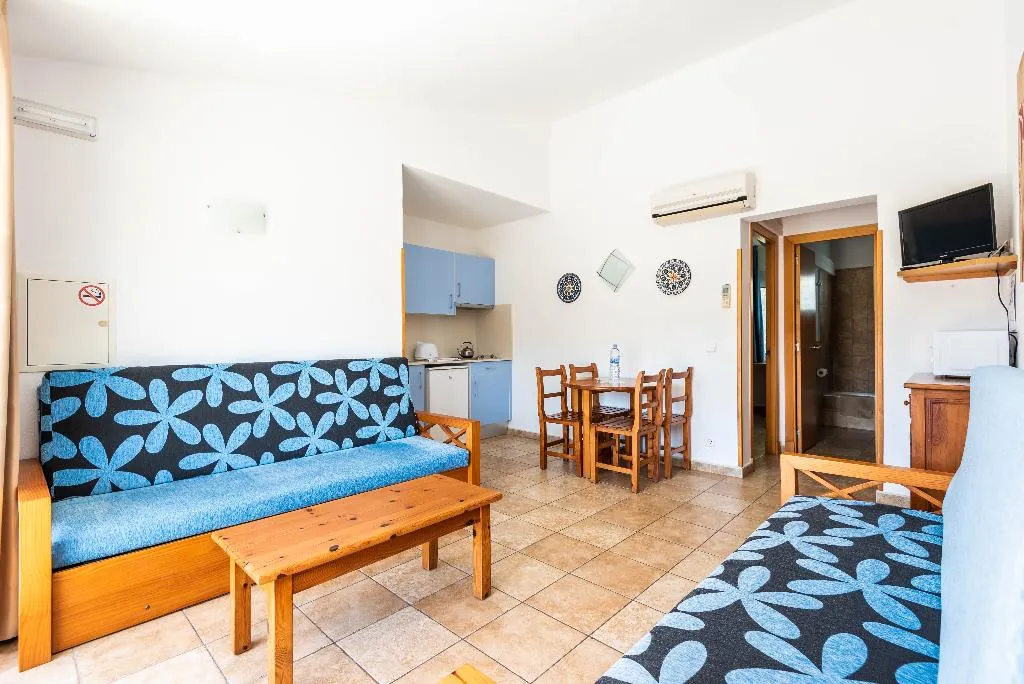 APARTMENT CAPACITY 4 ONE BEDROOM Room, Galdana Gardens, Menorca