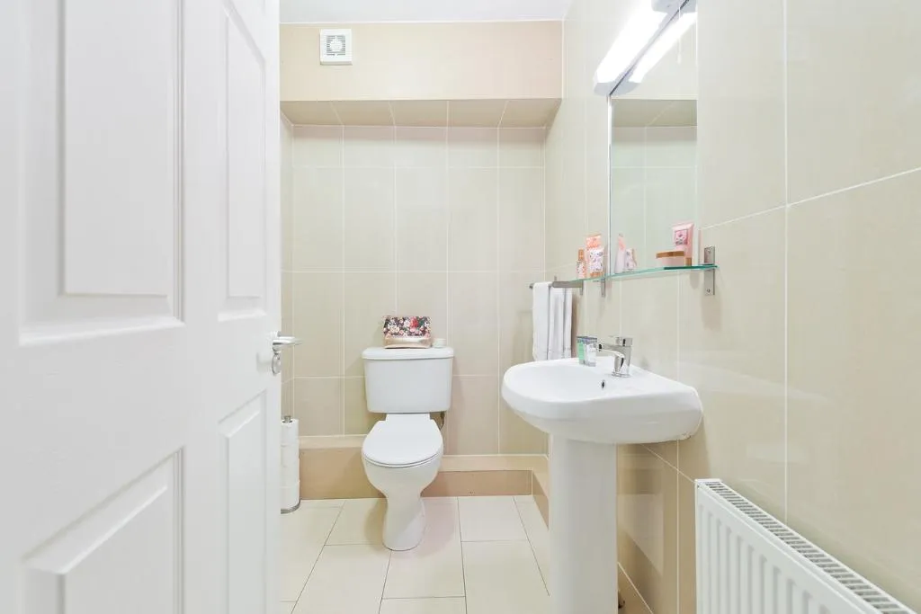 APARTMENT ONE BEDROOM Room, Pearse Street Suites, Dublin