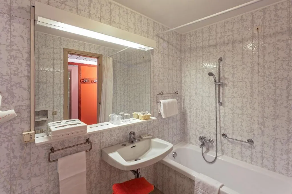 Room, Terme Savoia, Venice