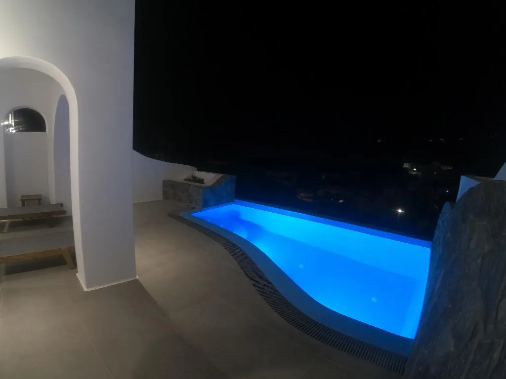 SUITE WITH PRIVATE POOL Room, Amphitrite Suites Santorini, Santorini